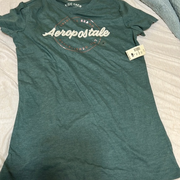 Aeropostale Tops - 🪼Classic crew tee